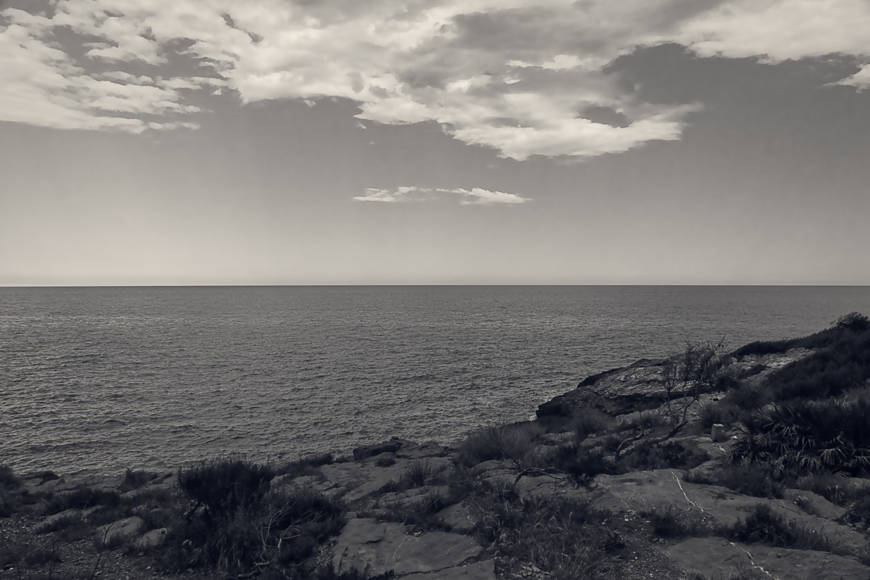 "Camino del faro a la isleta, Oropesa del Mar" de Juan Beas