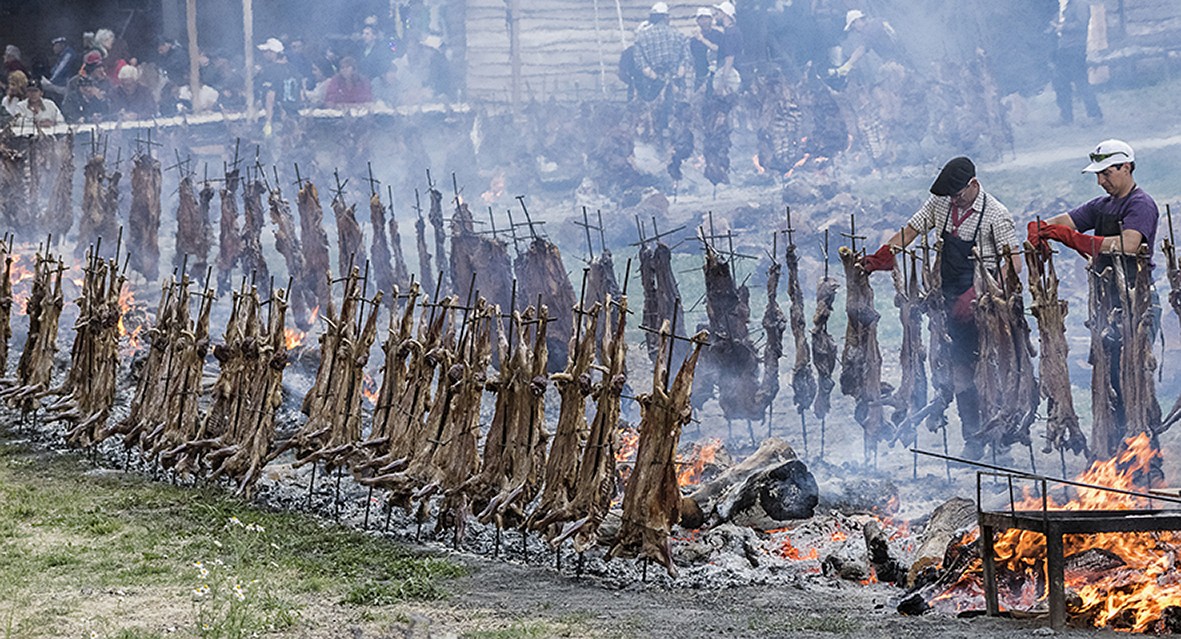 "Controlando el asador" de Carlos Francisco Montalbetti