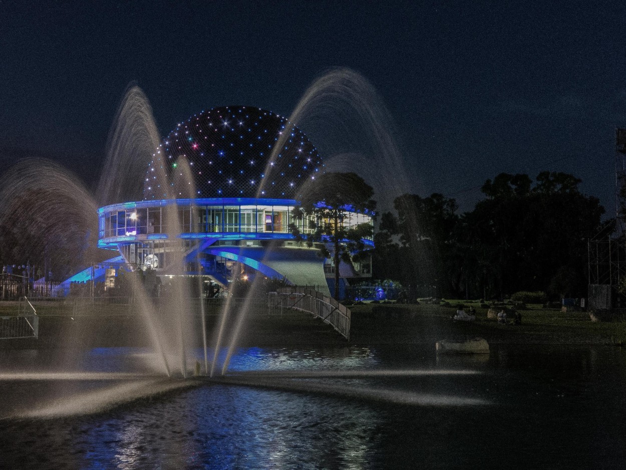 "Planetario nocturno" de Mirta Eva Valencia