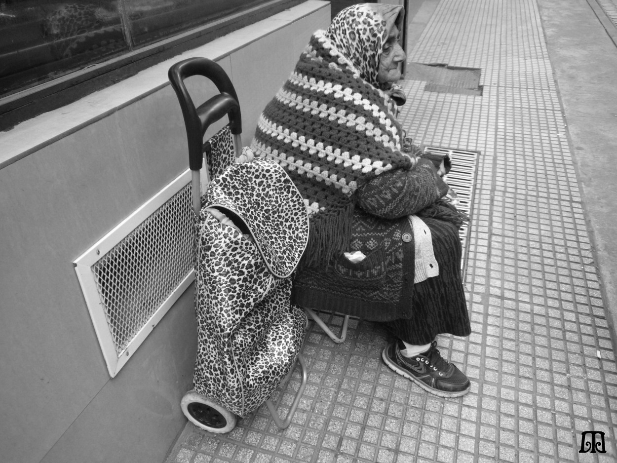 "Esperando una limosna" de Anins Macadam