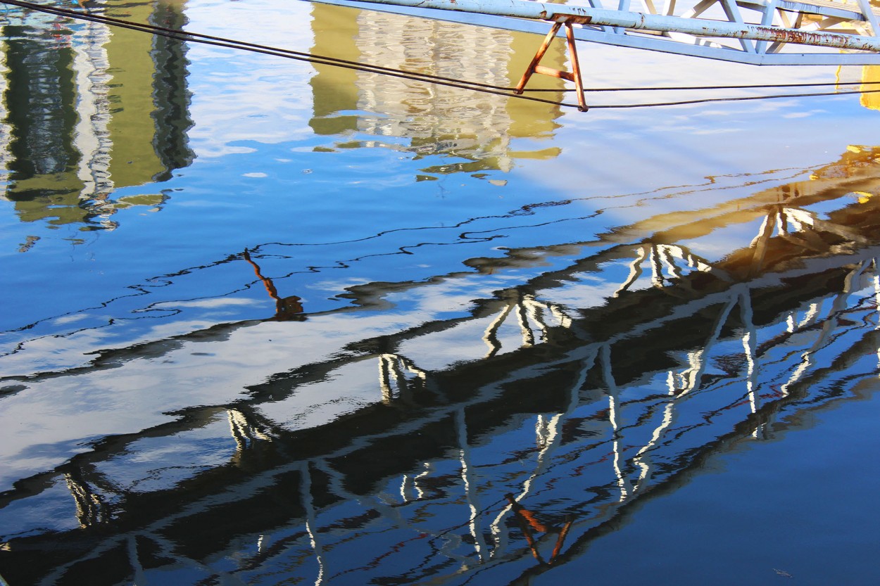 "Reflejos en el Riachuelo I" de Silvia Emilia Guerra