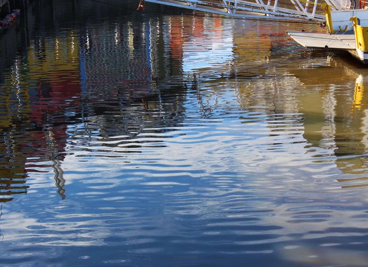 "Reflejos en el Riachuelo II" de Silvia Emilia Guerra