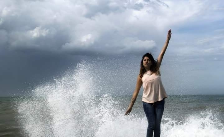 "Jugando con las olas" de Sabrina Durn