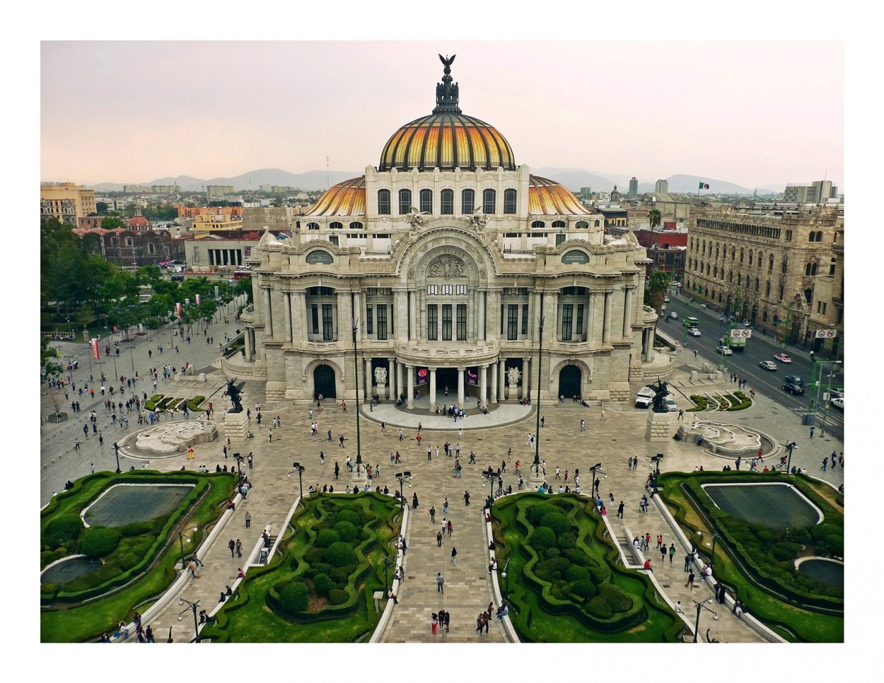 "Palacio de bellas artes (Mexico)" de Luciano Nardone