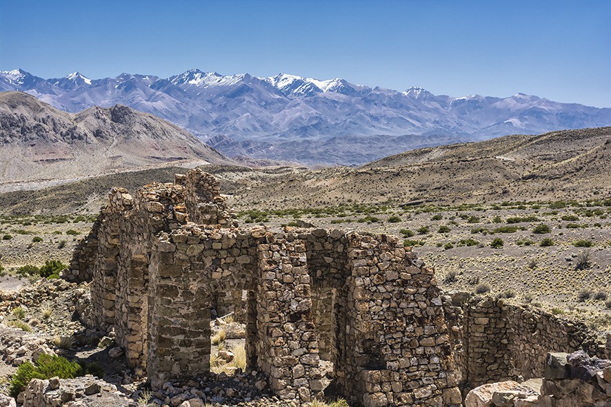 "En ruinas" de Carlos Francisco Montalbetti