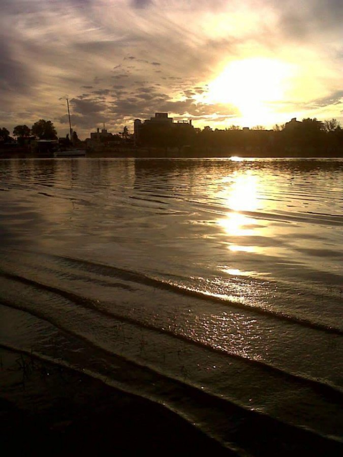 "Atardecer dorado" de Gabriela Figueroa