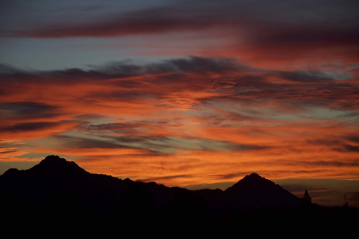 "Cielo en llamas" de Jash Gold