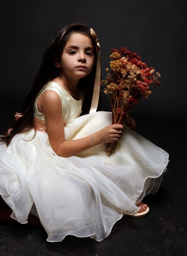 "Amanda y su ramo de flores" de Sabrina Durn