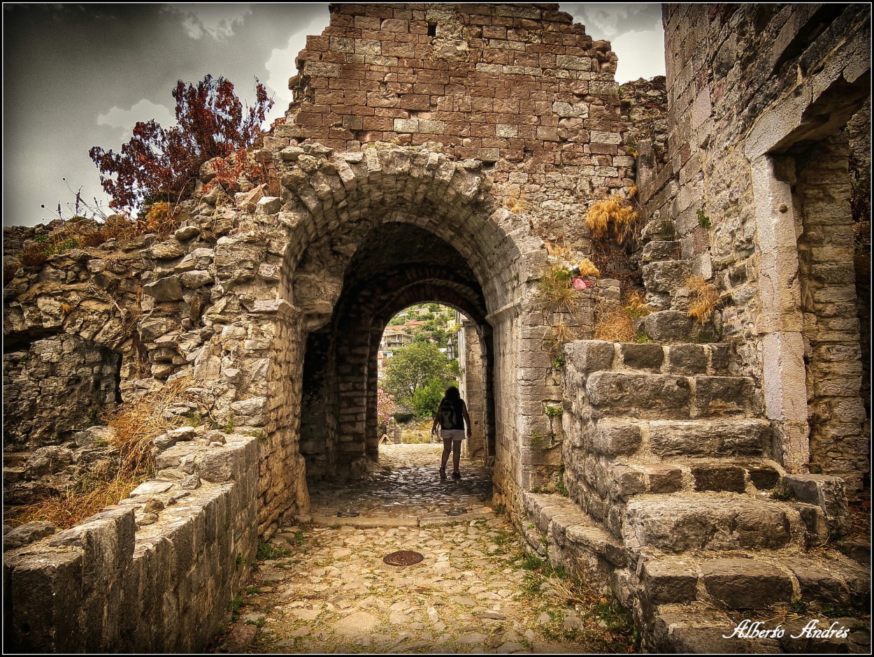 "Las Ruinas de Stari Bar" de Alberto Andrs Melo