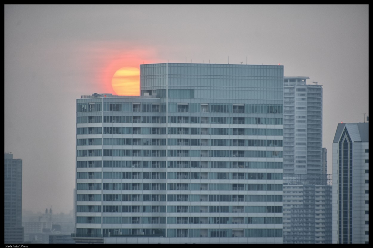 "Amanecer de un da agitado..." de Maria Isabel Hempe