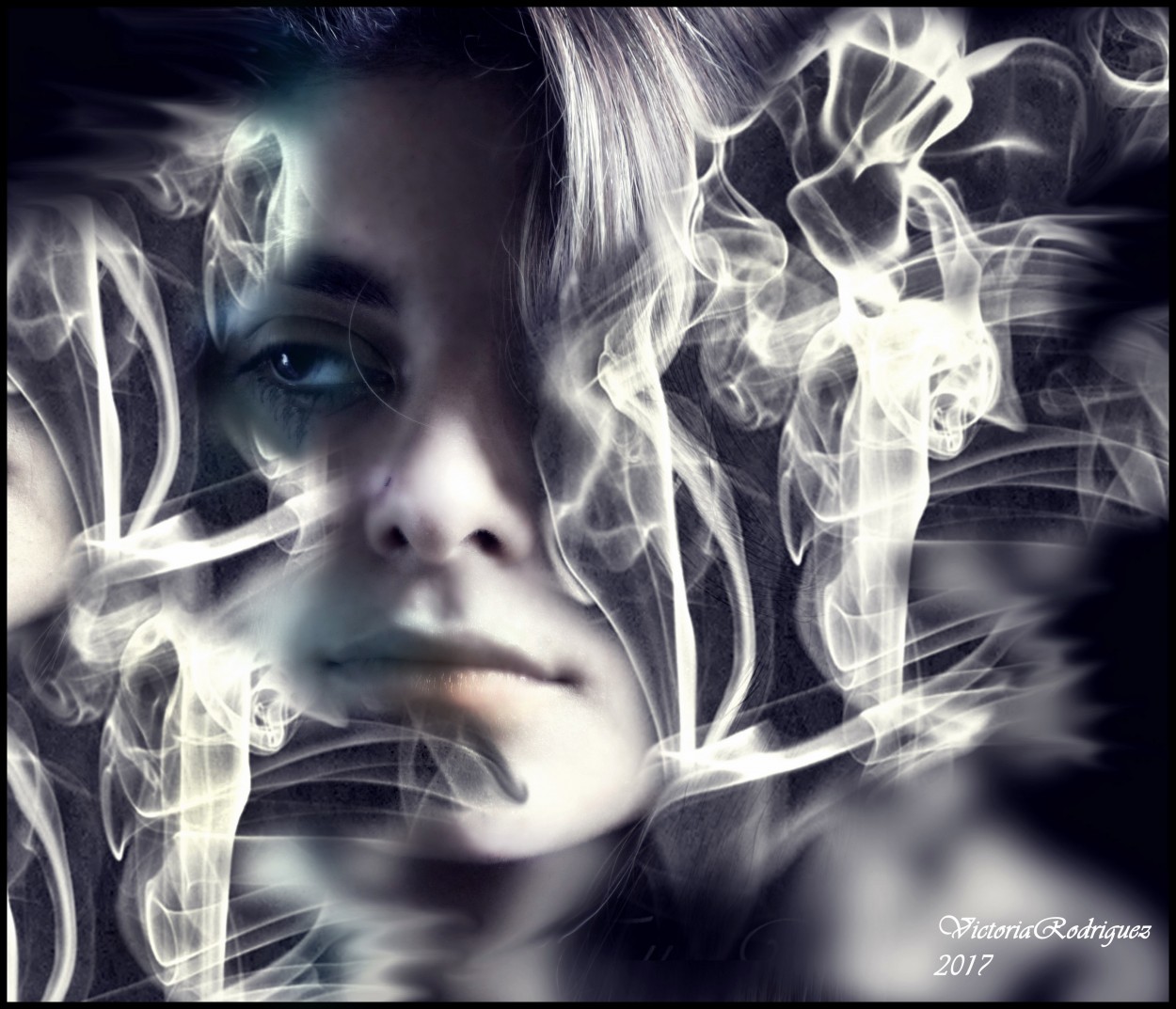 "Hay humo en tus ojos II" de Victoria Elisa Rodriguez