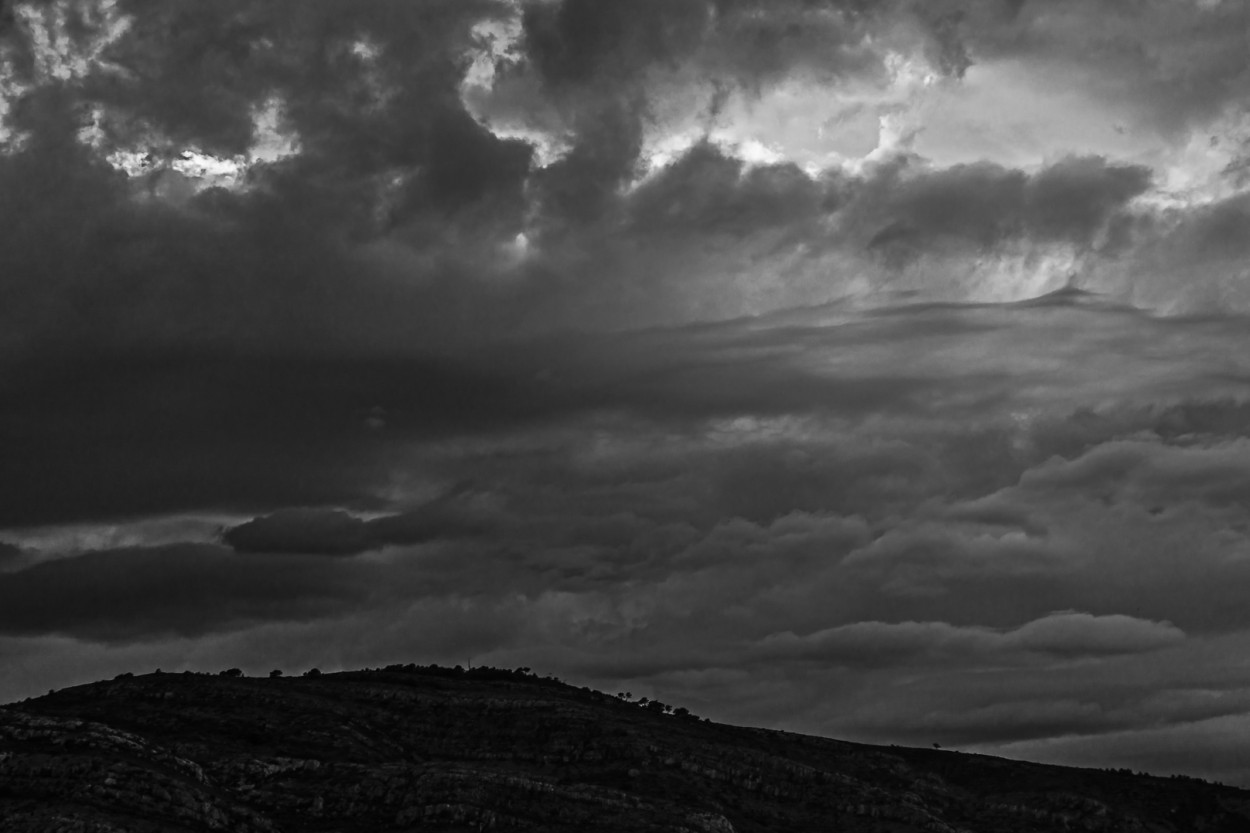 "Nubes de tormenta" de Juan Beas