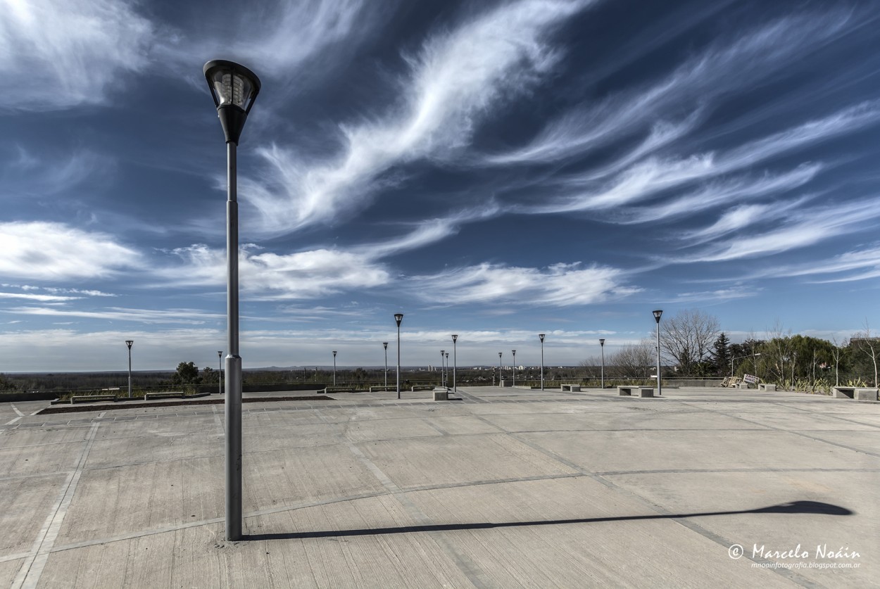 "Guardianes de la luz" de Marcelo Eduardo Noin