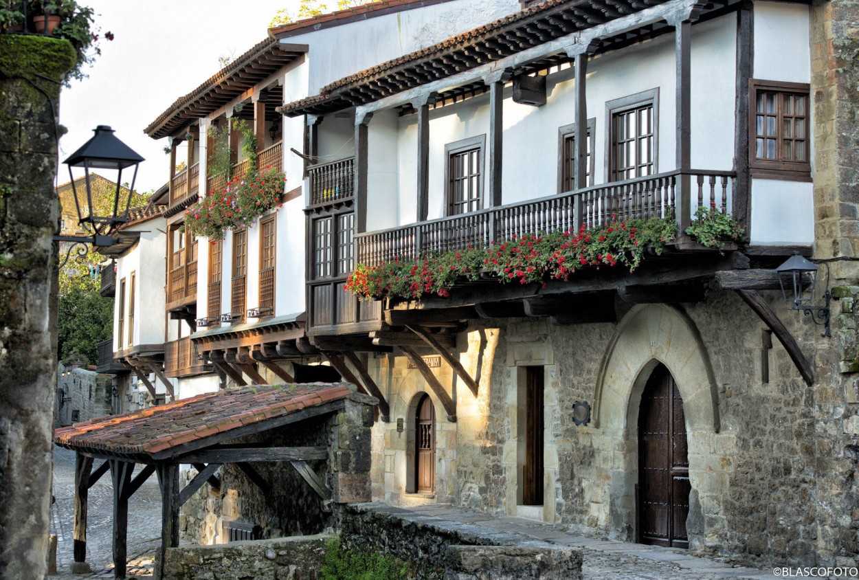 "Santillana del Mar, Cantabria" de Luis Blasco Martin