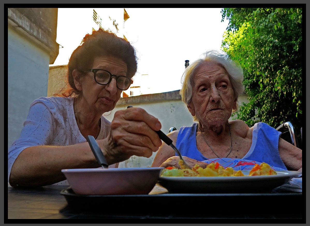 "Alimentando a mama" de Jorge Vicente Molinari