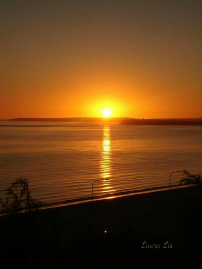 "Amanecer en puerto Madryn" de Maria Laura Poklepovich