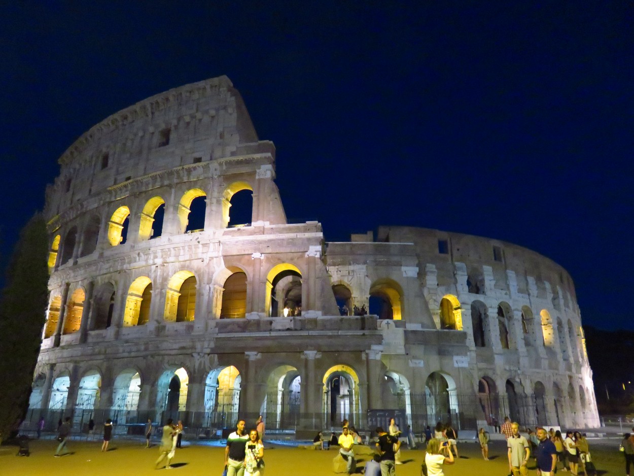 "El Coliseo Romano de noche" de Alejandro Pianko