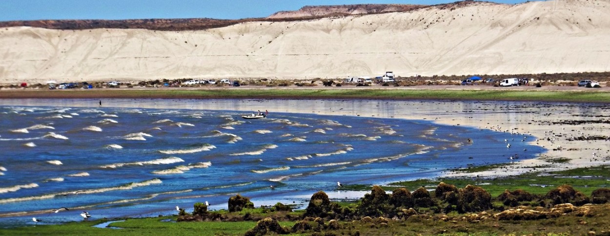 "las olas y el viento, el frio del mar..." de Jorge Luis Luque