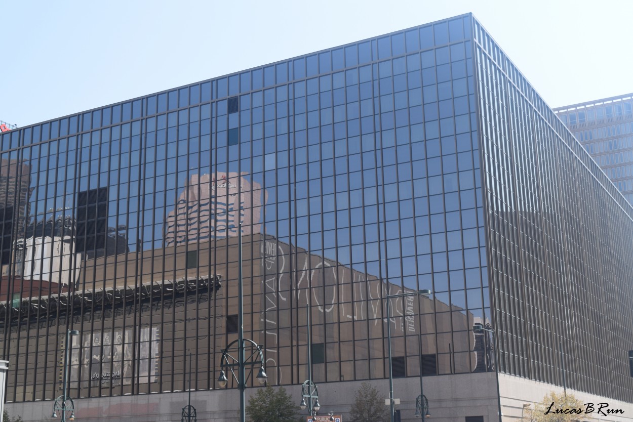 "Vista reflejada en el Hotel Sheraton (Denver, USA)" de Lucas Brun