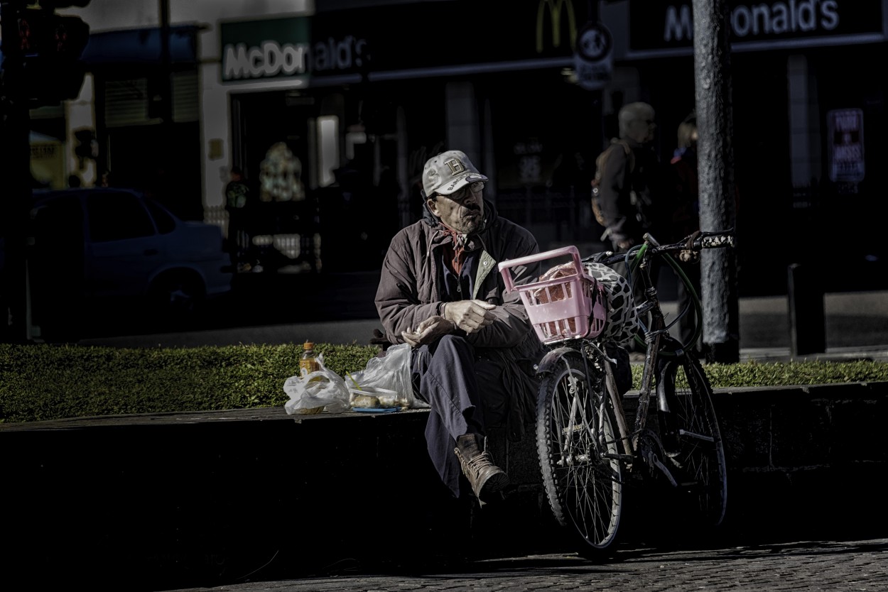 "Esperando la llegada" de Carlos Cavalieri