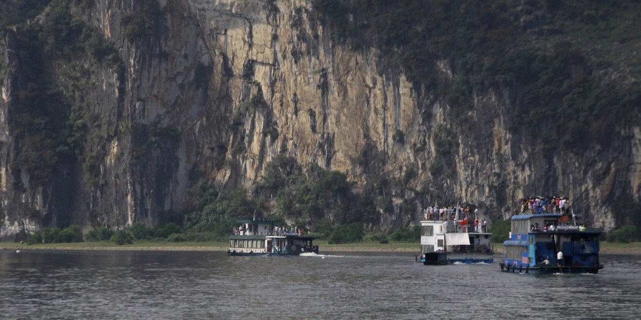 "Barcos de turismo" de Francisco Luis Azpiroz Costa