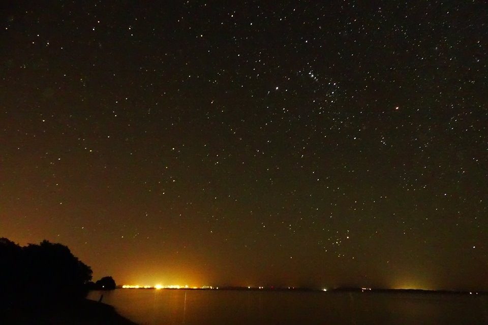 "Luces contra estrellas" de Hugo Gustavo Gutierrez Mena