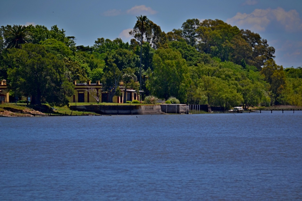 "La casona de la laguna" de Carlos D. Cristina Miguel