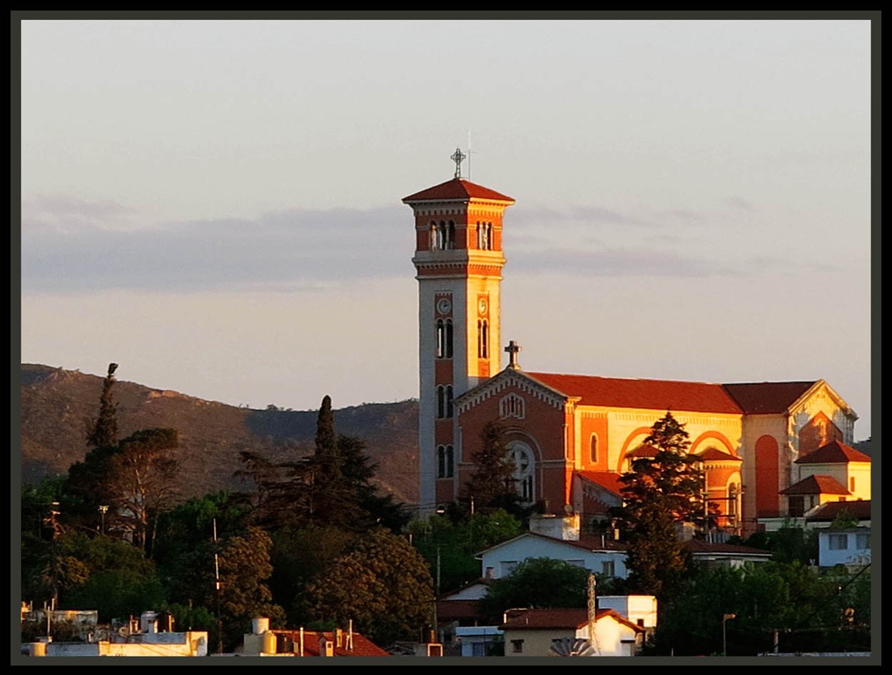 "Templo al atardecer" de Jorge Vicente Molinari