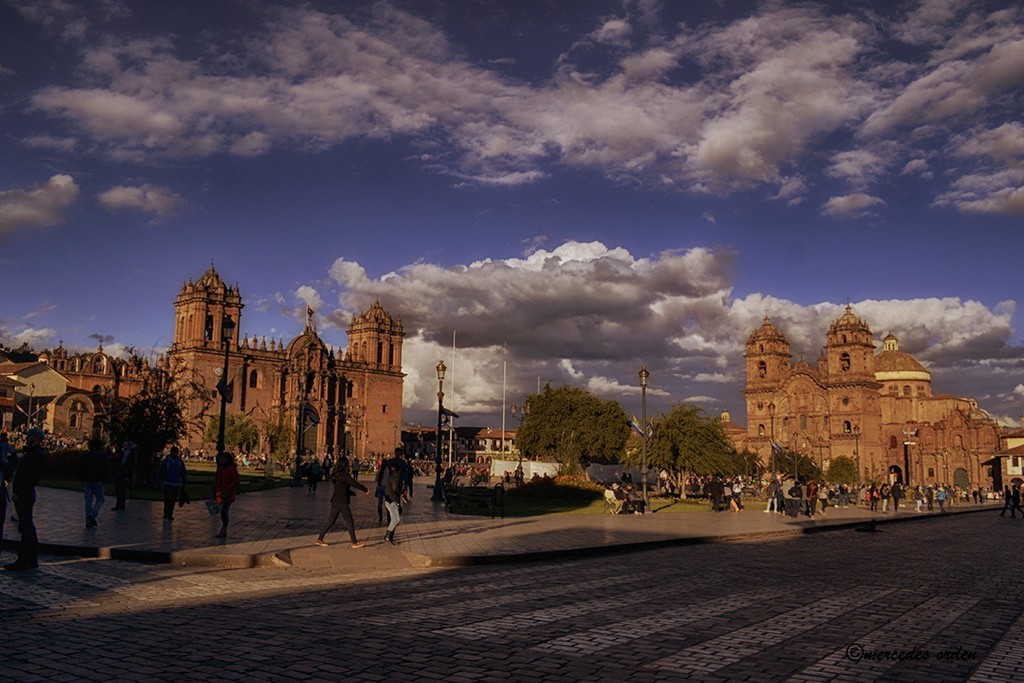 "la plaza" de Mercedes Orden