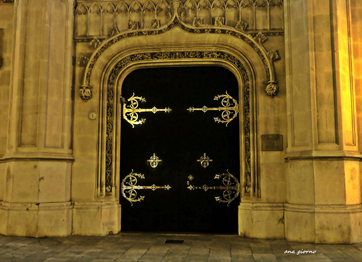 "Puerta del Ayuntamiento" de Ana Giorno