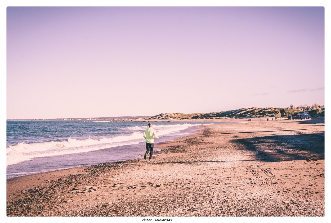 "CERCA DEL MAR" de Victor Houvardas