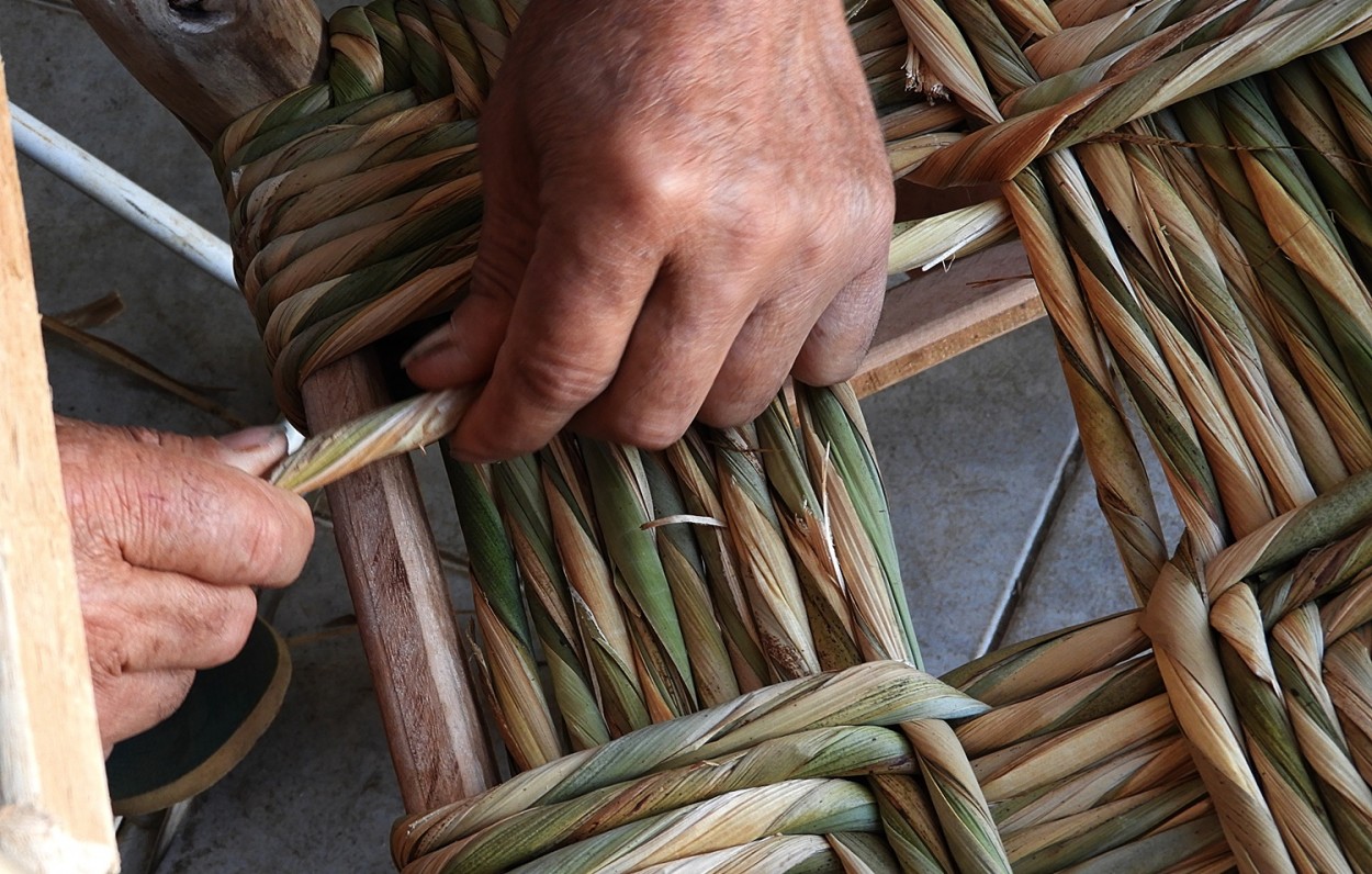 "Artesanato com Taboa ( Fv. ler )" de Decio Badari