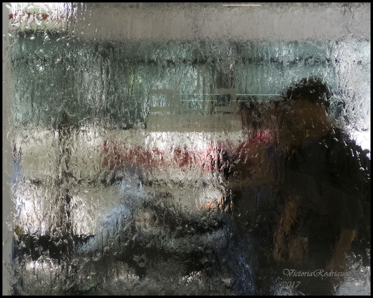 "Agua en la ventana del laboratorio" de Victoria Elisa Rodriguez