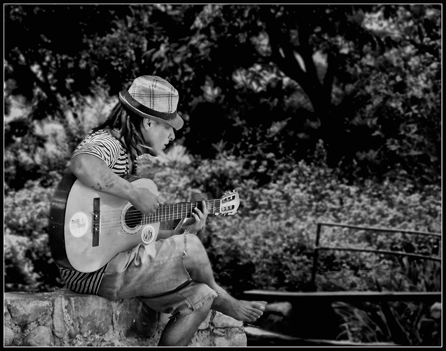 "Guitarrero y cantor" de Ruben Perea