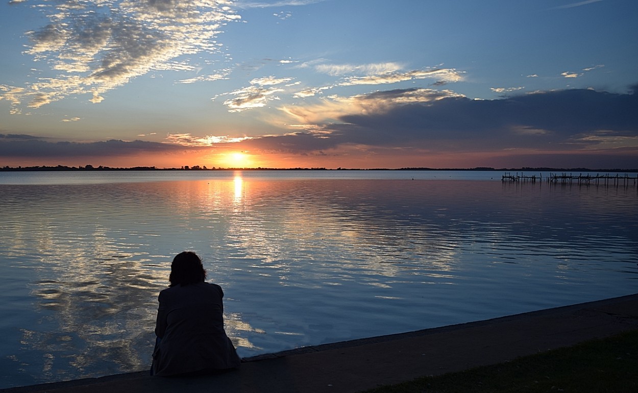 "ocaso en la laguna-contemplacion" de Fernando Oscar Colussi