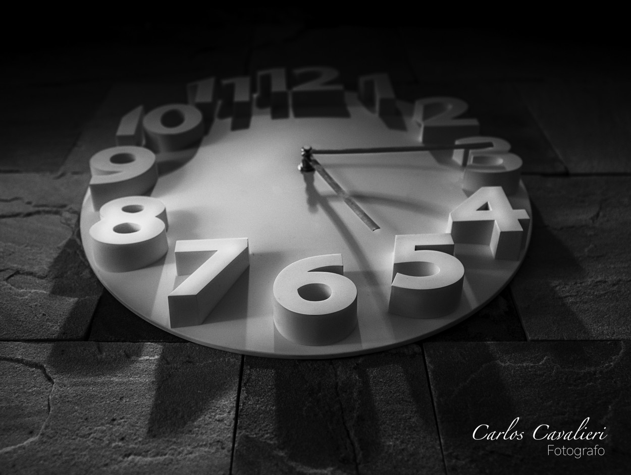 "`The Time`" de Carlos Cavalieri