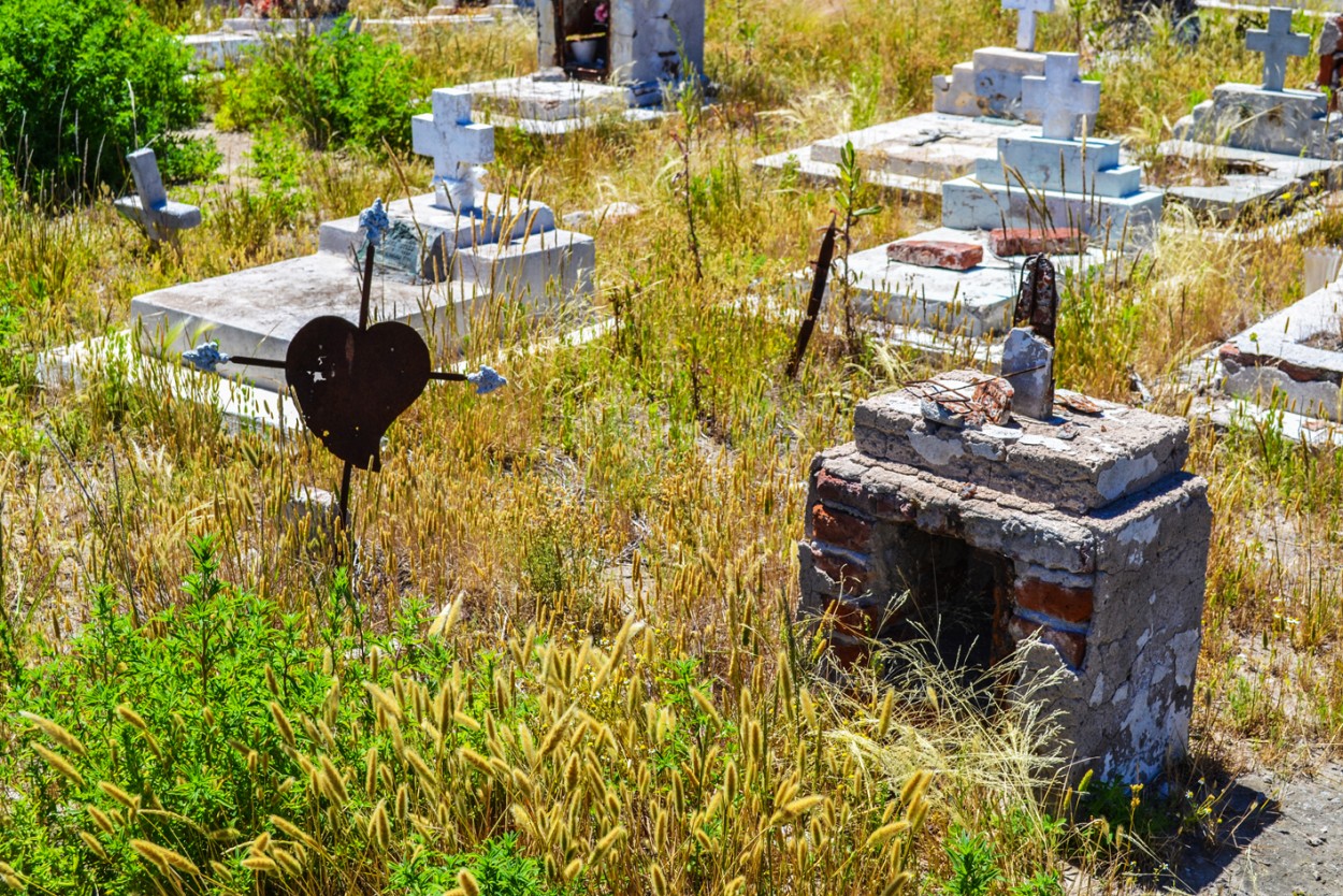 "Desidia en el cementerio de Epecuen" de Eduardo Jorge Pompei