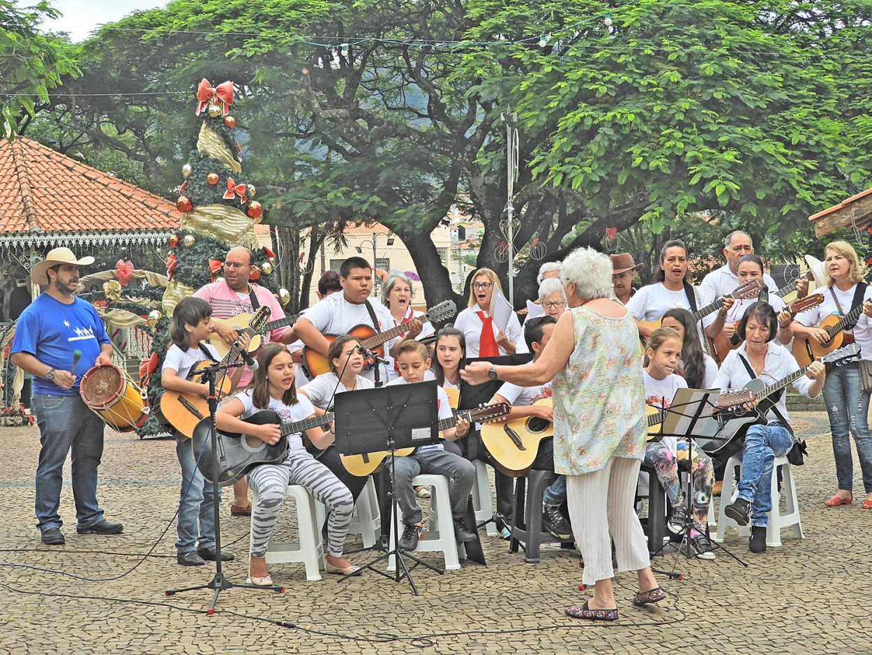 "Orquestra de Viola Caipira........ ( Fv. ler )" de Decio Badari