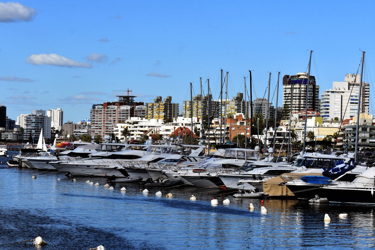 "Puerto de Punta del Este. Uruguay, Montevideo" de Claudia Soora