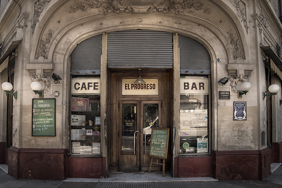 "El Progreso Bar" de Hans W. Muller