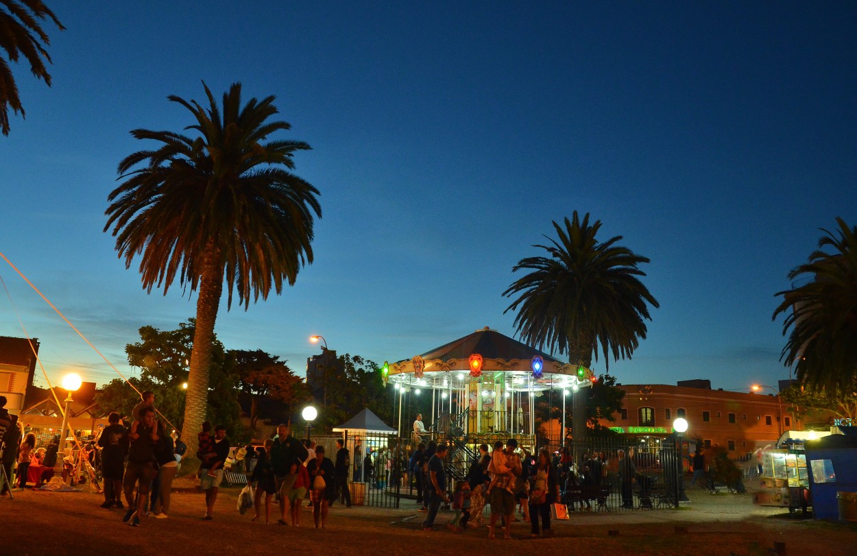 "Nocturna de la plaza" de Leonardo Perissinotto