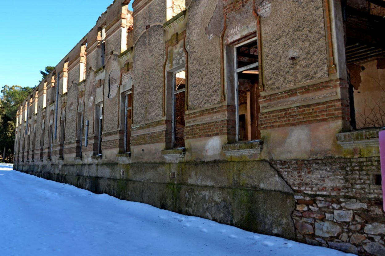 "Las ruinas del hotel" de Carlos D. Cristina Miguel