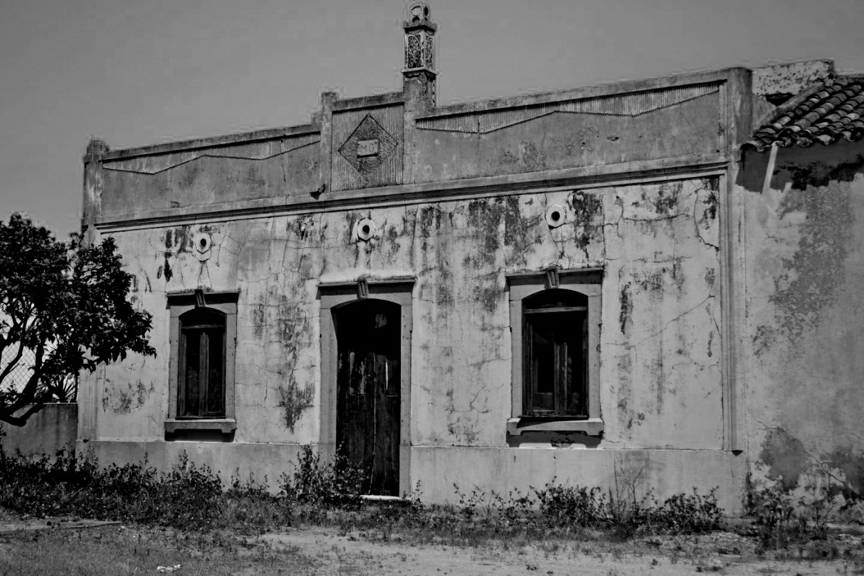 "Casa antigua" de Carlos D. Cristina Miguel