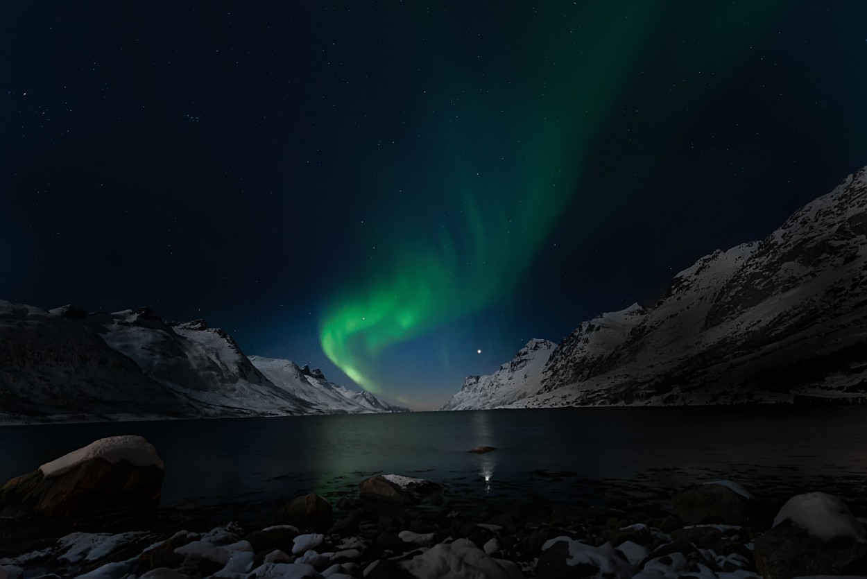 "La noche, Noruega." de Enrique Serrano