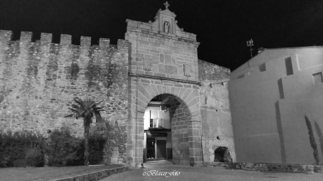 "Puerta del Sol, Plasencia" de Luis Blasco Martin