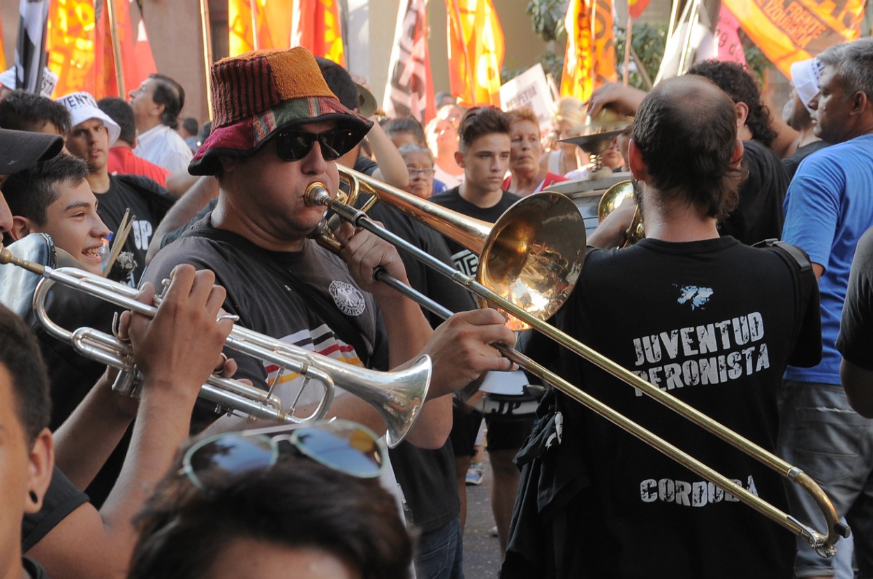 "Cordobeses expresando sus sentimientos polticos." de Ral Cancela