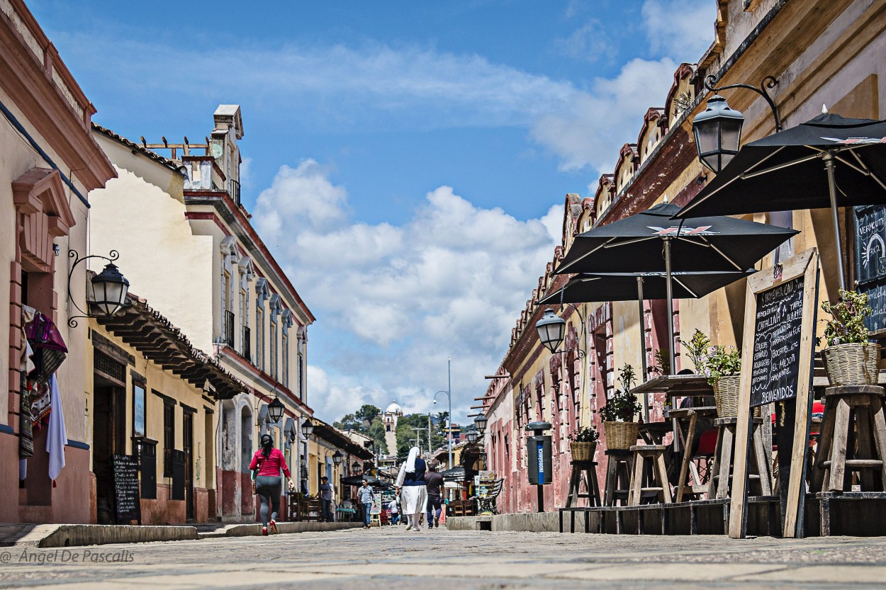 "Una calle" de Angel De Pascalis