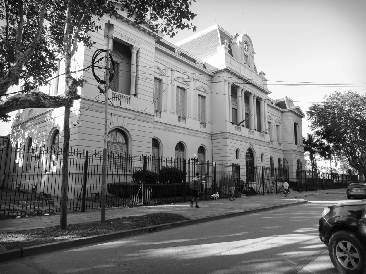 "municipalidad de zarate" de Eduardo Garcia Valsi