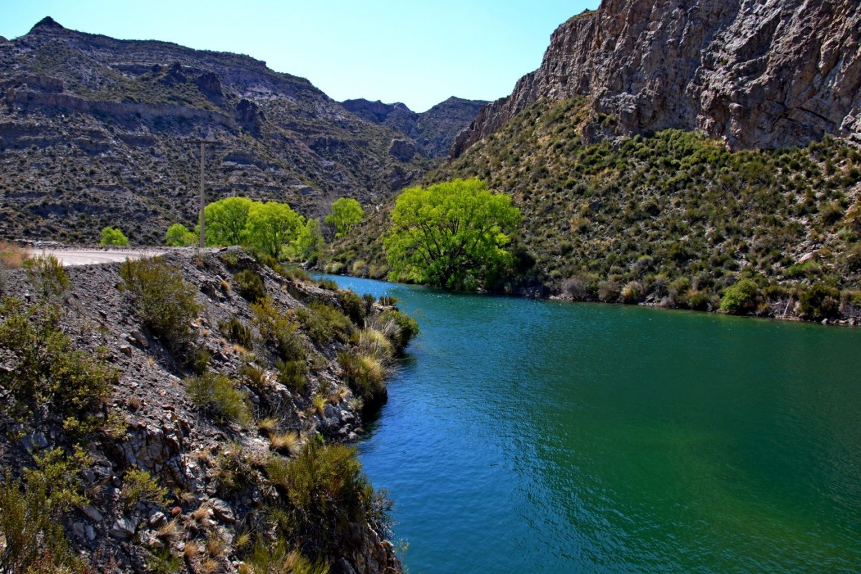 "Por el costado del rIo" de Carlos D. Cristina Miguel