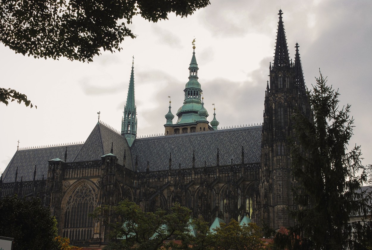 "la catedral" de Leonardo Perissinotto